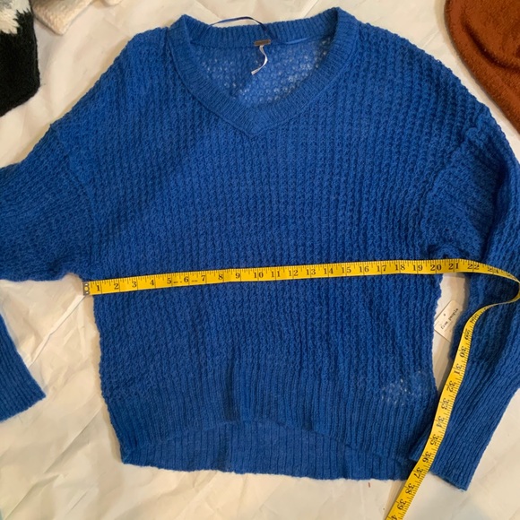 NWT Free People Lulu Blue Parrot V-neck Sweater size XS - Picture 6 of 9